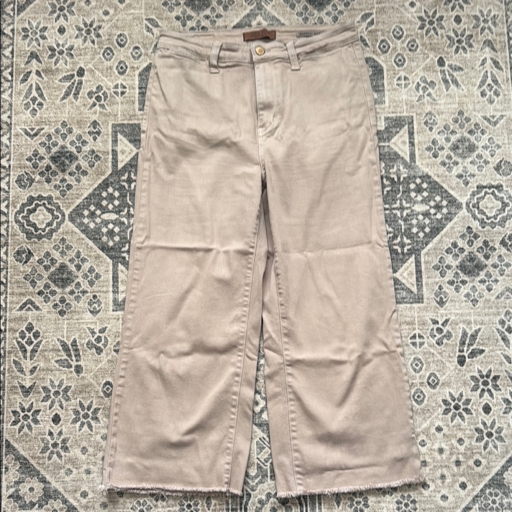 Women's Beige Cropped Jeans